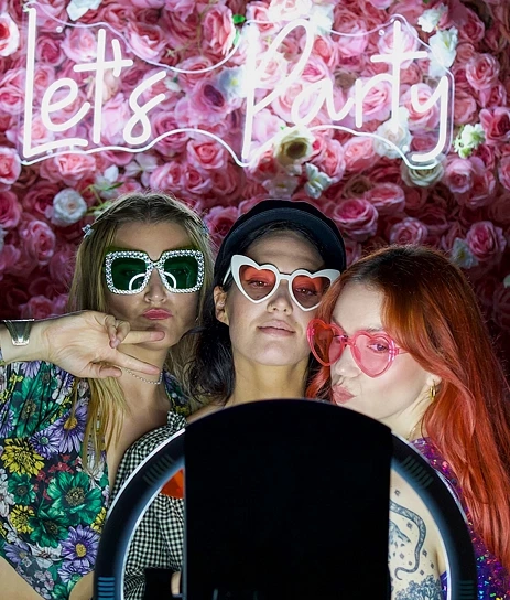 photo booth selfie